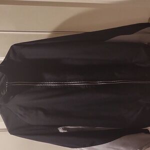 Jerzees Men's Black and White Windbreaker